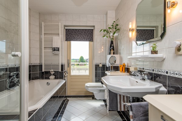 Medium property photo - Lisserdijk 30, 2158 LV Buitenkaag
